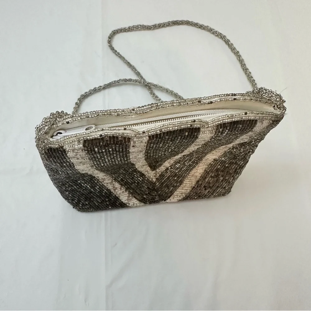 Chic Beaded Crossbody Bag in Silver and‎ Gray